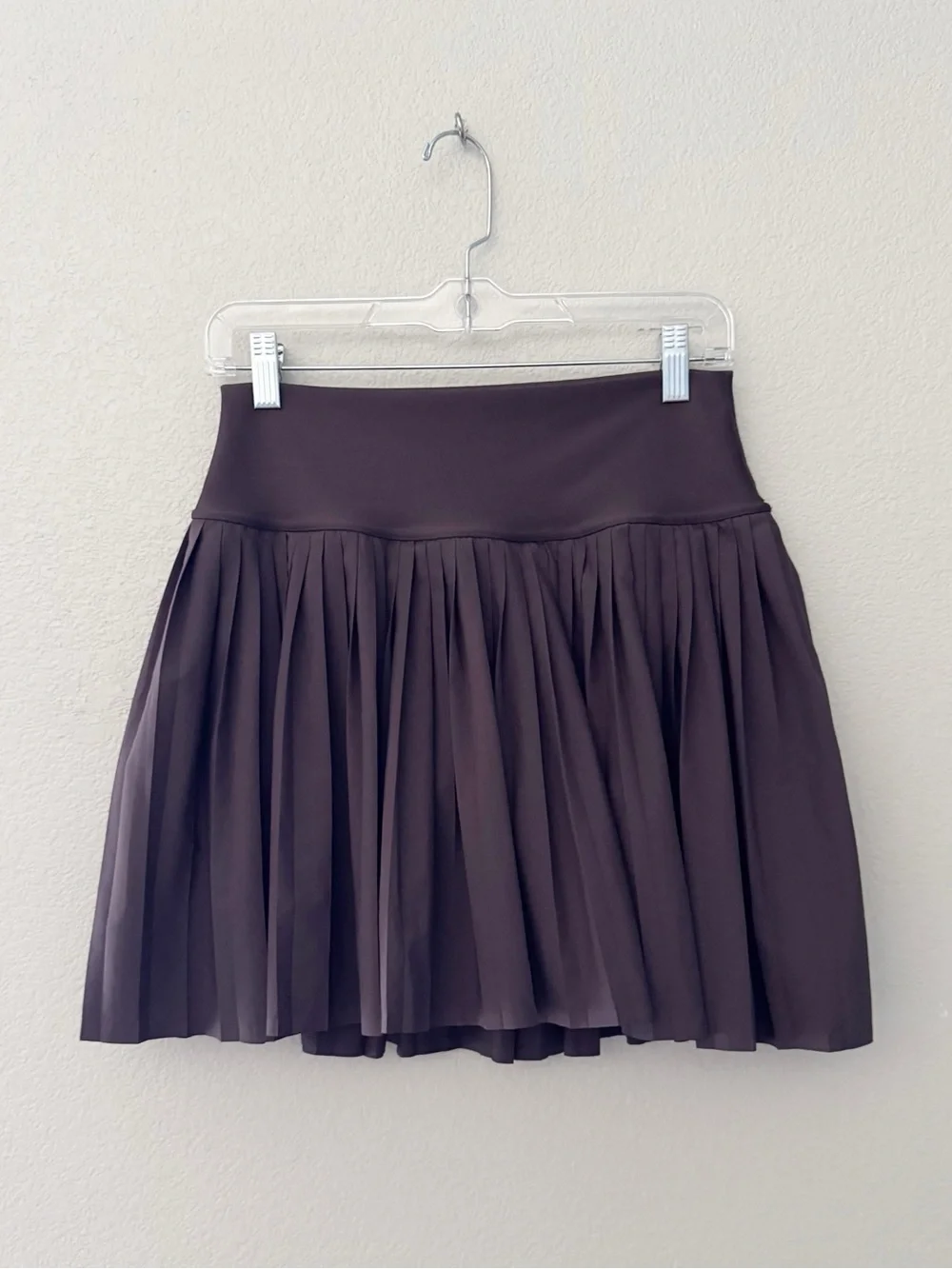 ALO Grand Slam Pleated Tennis Skirt Skort Large Raisin Purple Pickleball Golf